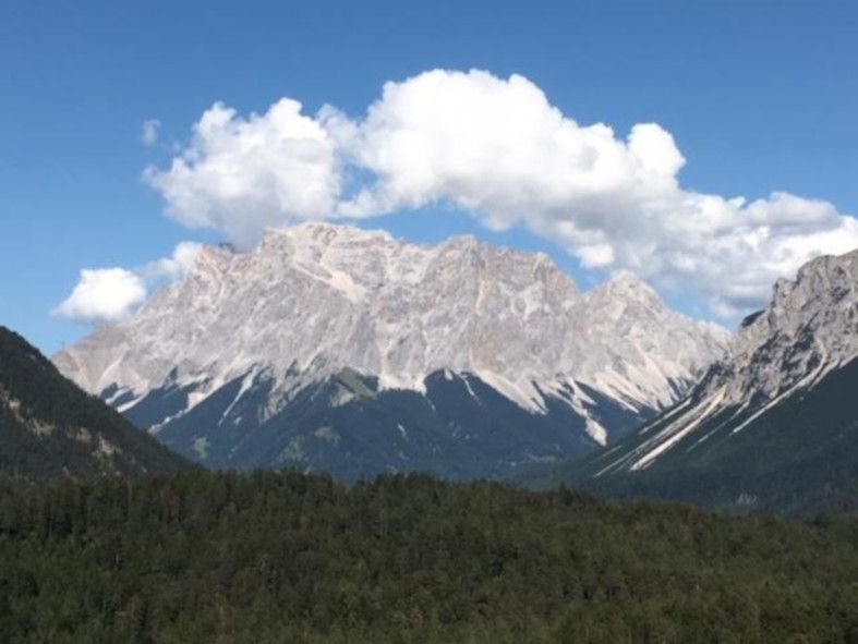 Von Strauss` Villa Blick auf die Alpen, die Zugspitze © Reifenberg