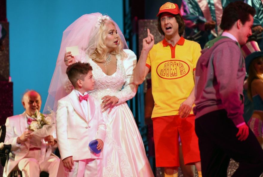 Hessisches Staatstheater Wiesbaden / Anna Nicole - hier : Uwe Eikötter, Kind, Elissa Huber, Nathaniel Webster, Christopher Bolduc © Karl - Monika Forster