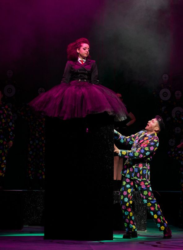 Oper Wuppertal / Der Liebestrank - hier Belcore besingt seine Adina - Belcanto pur © Bjoern Hickmann