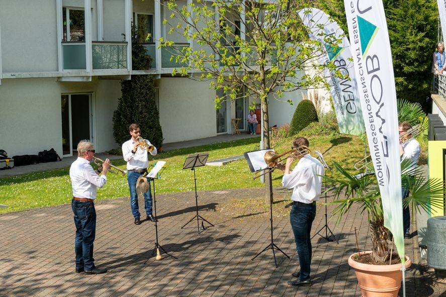 Essener Philharmoniker / Fensterkonzerte für alte Menschen und Pflegebedürftige © Simon Bierwald/Indeed Photography