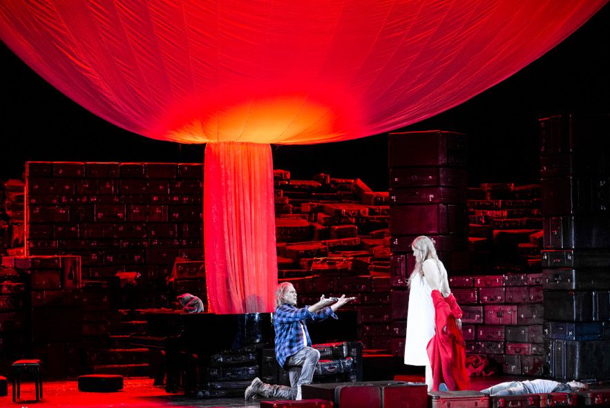 DEUTSCHE OPER BERLIN / Die Walküre - hier : Lise Davidsen als Sieglinde, Brandon Jovanovich ist Siegmund © Bernd Uhlig