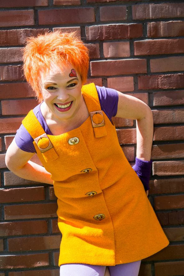 Aalto Theater Essen, hier ist die Hexe Kleinlaut alias Marie-Helen Joël © Jochen Tack