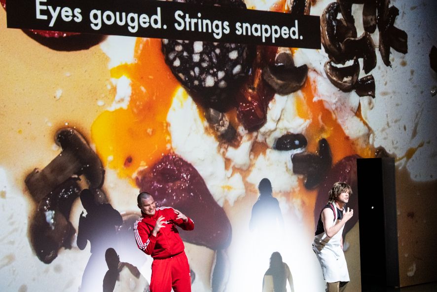 Staatsoper Hannover / GREEK hier James Newby als Eddy, Michael KupferRadecky © Sandra Then