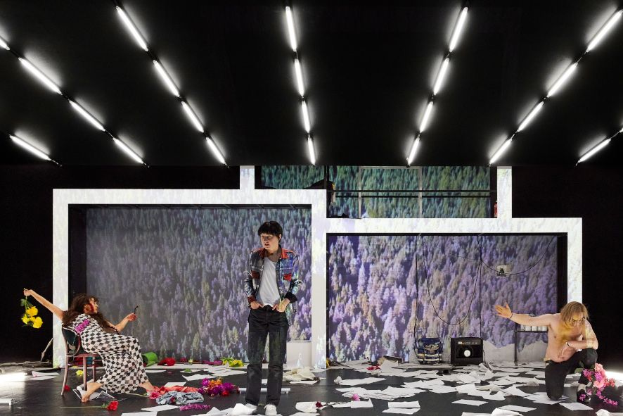 Münchner Kammerspiele / Die Politiker von Wolfgang Lotz - hier : Bach, Belesova, Schmauser © Judith Buss