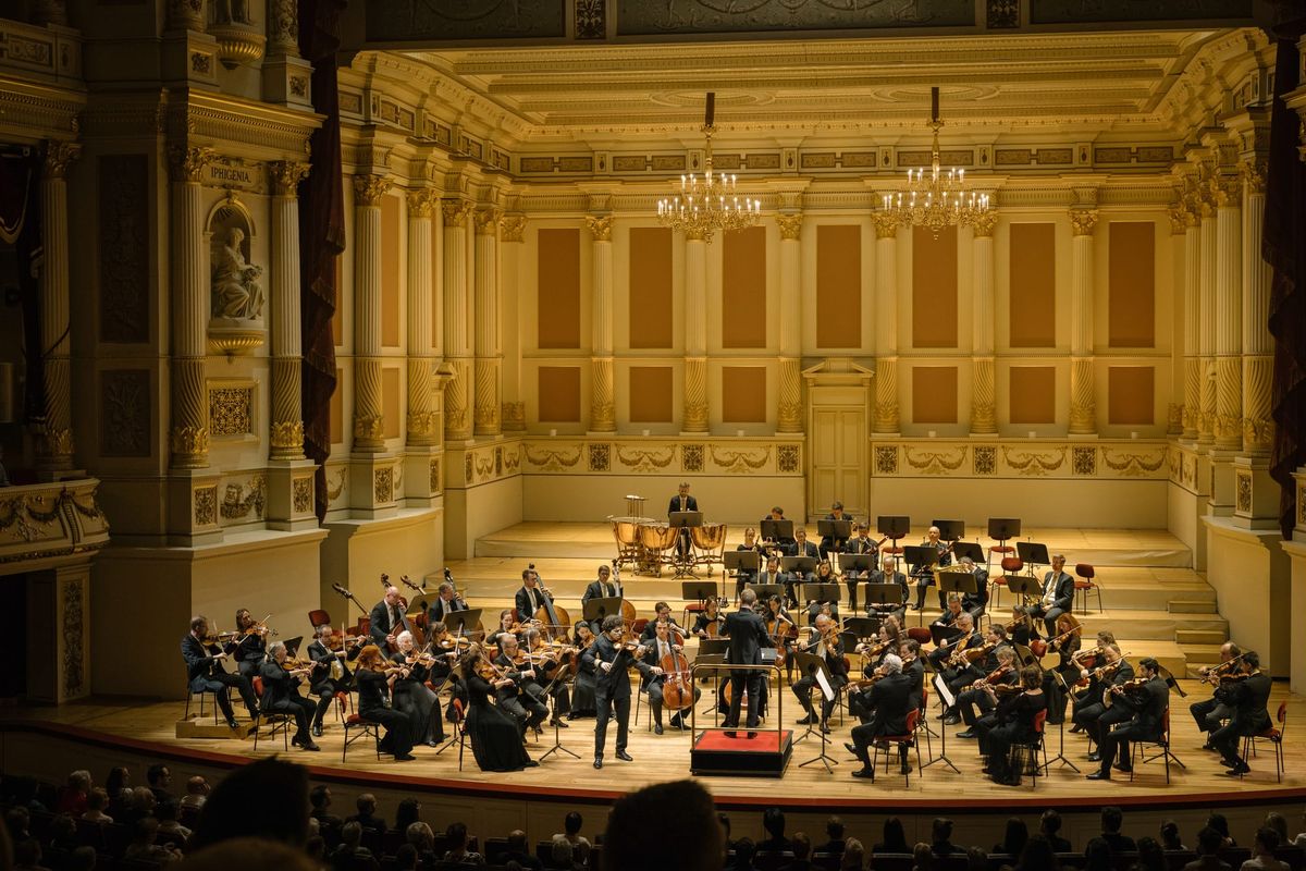 Dresden, Semperoper, 11. Saisonkonzert, A. Hadelich - T. Guggeis, IOCO