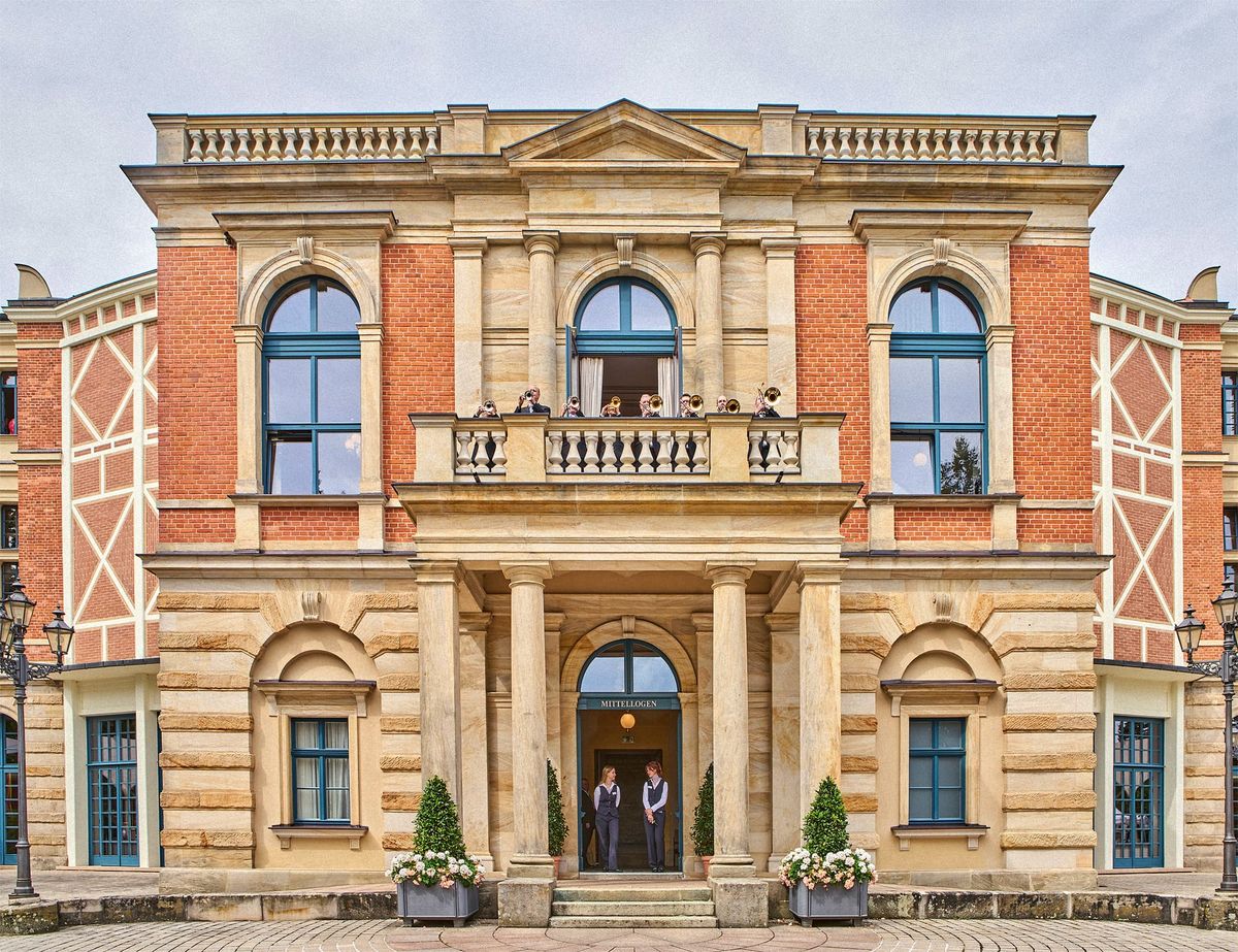 Bayreuth, Bayreuther Festspiele, Essay zum Ring 10010110, IOCO