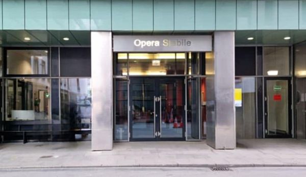 Hamburg, Opera Stabile, DIE GÄNSEMAGD - Iris ter Schiphorst, IOCO