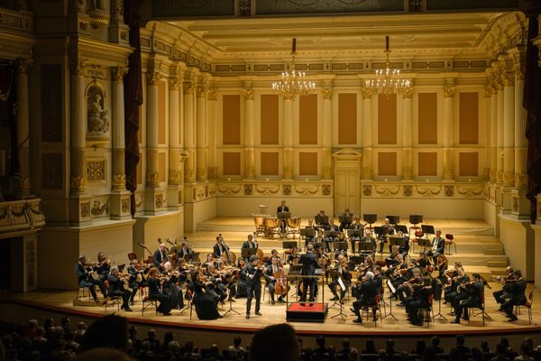 Dresden, Semperoper, 11. Saisonkonzert, A. Hadelich - T. Guggeis, IOCO
