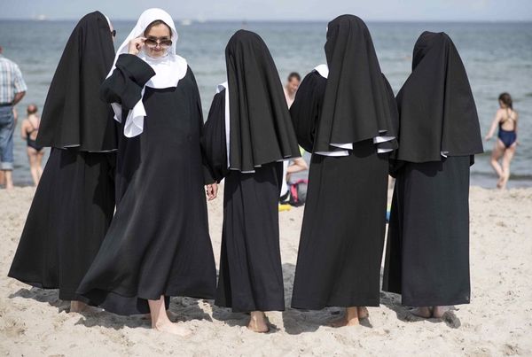 Rostock, Volkstheater Rostock, Musical NON(N)SENS in Warnemünde, 23.09.2017