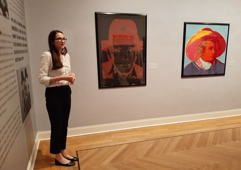 Kunstmuseum Pabblo Picasso Münster / hier Kuratorin Ann-Kathrin Hahn vor Beuys und Goethe © Hanns Butterhof