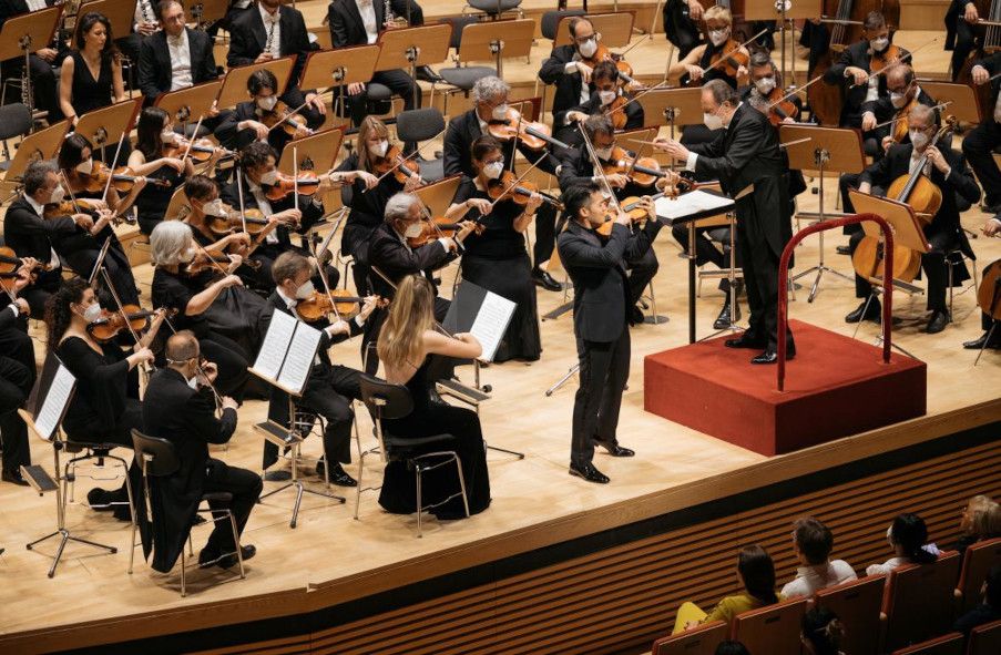 Musikfestspiele Dresden 2022 / Filarmonica della Scals und Violonist Ray Chen © Oliver Killig