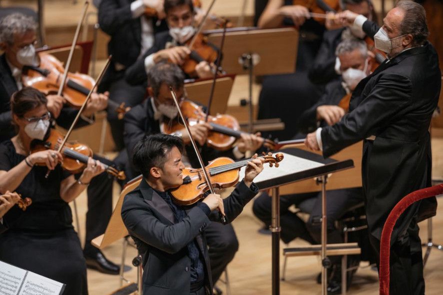 Musikfestspiele Dresden 2022 / Filarmonica della Scala - Riccardo Chailly und Violonist Ray Chen © Oliver Killig