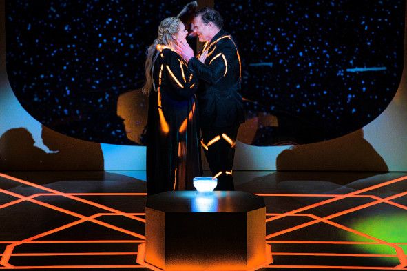 Staatstheater Cottbus / Tristan und Isolde hier Catherine Foster (Isolde), Bryan Register (Tristan), Foto: Marlies Kross