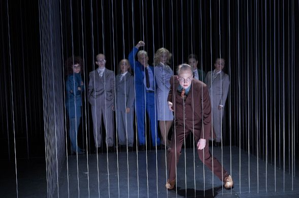 Düsseldorfeer Schauspielhaus / JOHANN HOLTROP hier das Ensemble © Tommy Hetzel