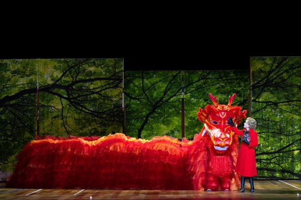 Opéra National de Paris / NIXON IN CHINA hier Szenenphoto mit Renée Fleming als Pat Nixon © Christophe Pele
