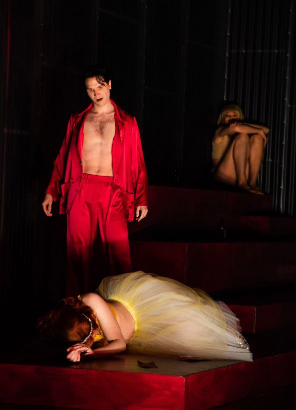 Landestheater Flensburg / A STREETCAR NAMED DESIRE hier Amelie Müller, Philipp Franke, Ensemble © Henrik MATZEN