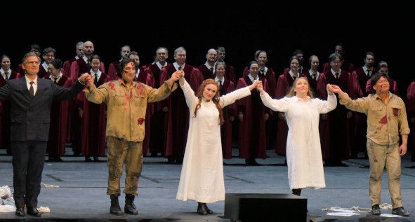 Staatsoper Hamburg / NORMA hier das Ensemble zum Schlußapplaus: Tigran Martirossian / Oroveso, Najmiddin Mavlyanov / Pollione, Barno Ismatullaeva / Norma, Karine Deshayes / Adalgisa, Seungvoo Simon Yang / Flavio © Wolfgang Radtke