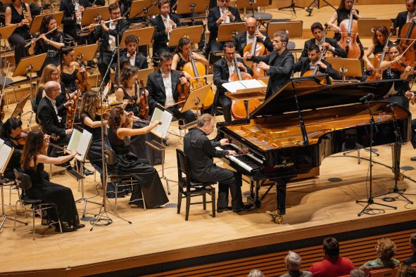 Kulturpalast Dresden / Filarmonica Arturo Toscanini - Dirigent Omer Meir Wellber und mit Pianist Mikhail Pletnev © Oliver Killig