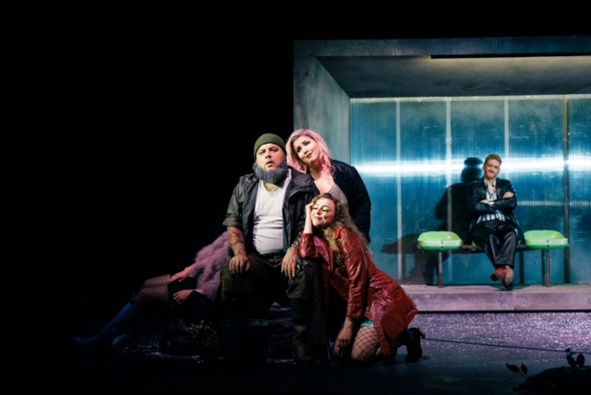 Badisches Staatstheater Karlsruhe / RUSALKA hier © Felix Gruenschloss