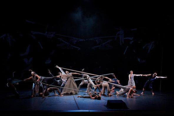Staatstheater Braunschweig / GÖTTERDÄMMERUNG hier Tanzensemble © Björn Hickmann
