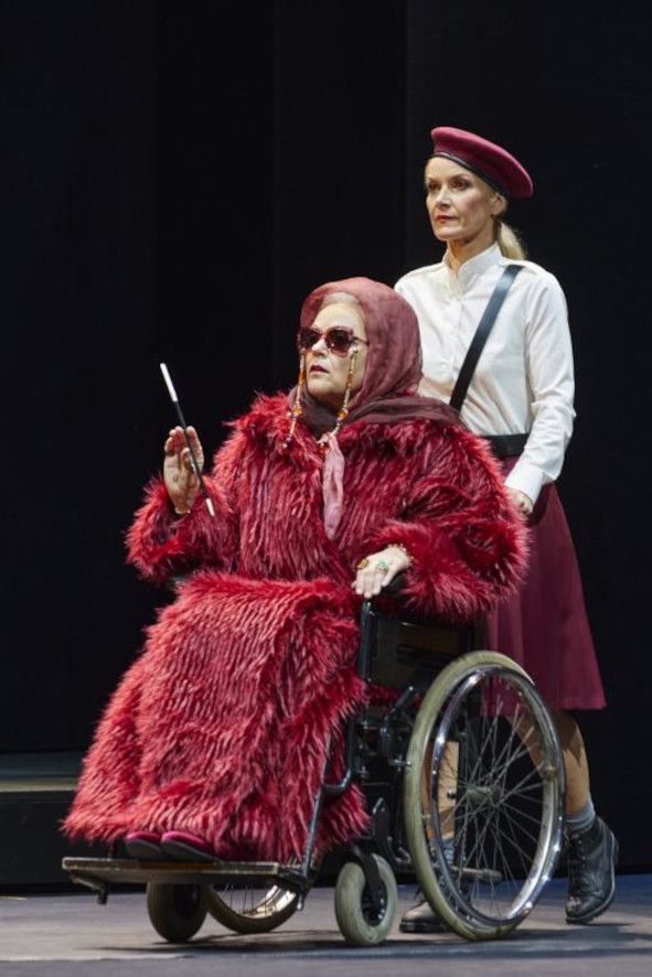 Semperoper / PIQUE DAME hier die Gräfin und Lisa © Ludwig Olah