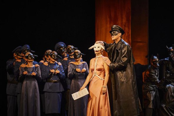 Semperoper / PIQUE DAME hier das Ensemble und Chor © Ludwig Olah