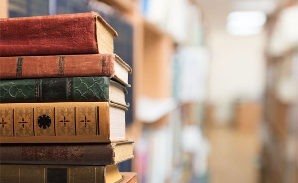 Writer Allison Yates talks to several local literati to find out what they’re reading now. Judging from the books they’ve cov