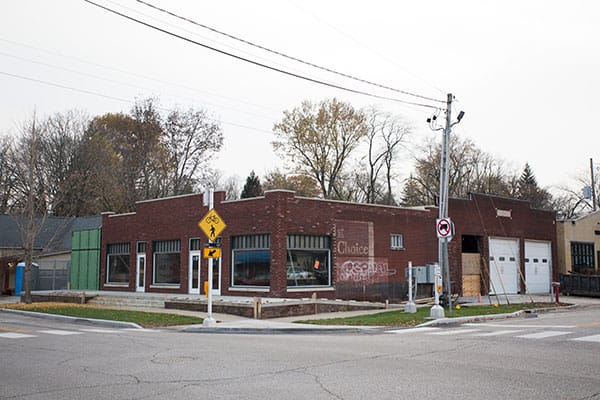 The FAR building was built in the 1920s as a grocery store and later became a parking garage for police vehicles. | Photo by Chaz Mottinger, courtesy of Pictura Gallery