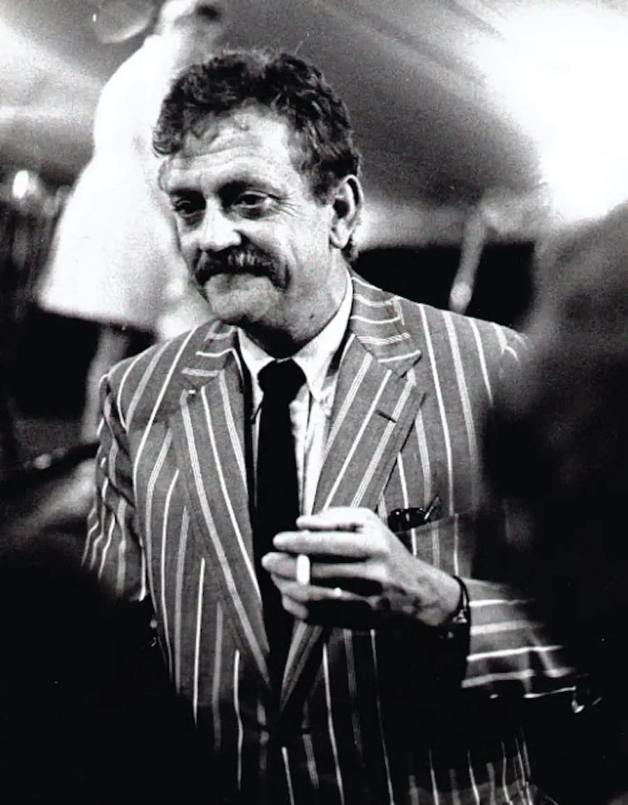 Kurt Vonnegut at Bennington College in 1970. | Photo courtesy of <a href="/content/images/bitstream/handle/11209/16874/1970june19kurt_vonnegut1.jpg" target="_blank"> Bennington College Archive</a>, <a href="https://creativecommons.org/licenses/by-sa/4.0/" target="_blank">CC BY-SA 4.0</a>