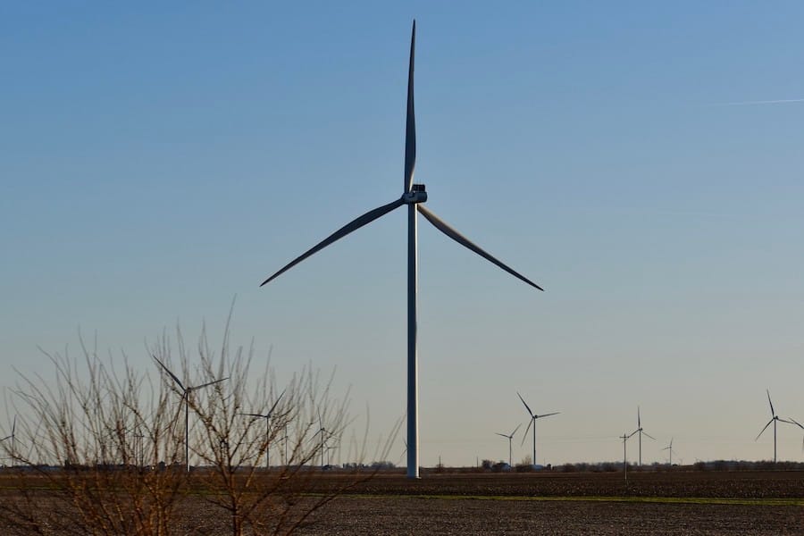 Some people complain that nausea, headaches, and other symptoms result from “wind farm syndrome,” a condition that, according to a Finnish study, doesn’t exist. Meadow Lake Wind Farm (above), in Benton and White counties in northwestern Indiana, will produce enough electricity to power 203,000 homes. | Photo by <a href="https://www.flickr.com/photos/raedmansour/51122626597" target="_blank" rel="noopener">Raed Mansour</a>, <a href="https://creativecommons.org/licenses/by/2.0/" target="_blank" rel="noopener">CC BY 2.0</a>