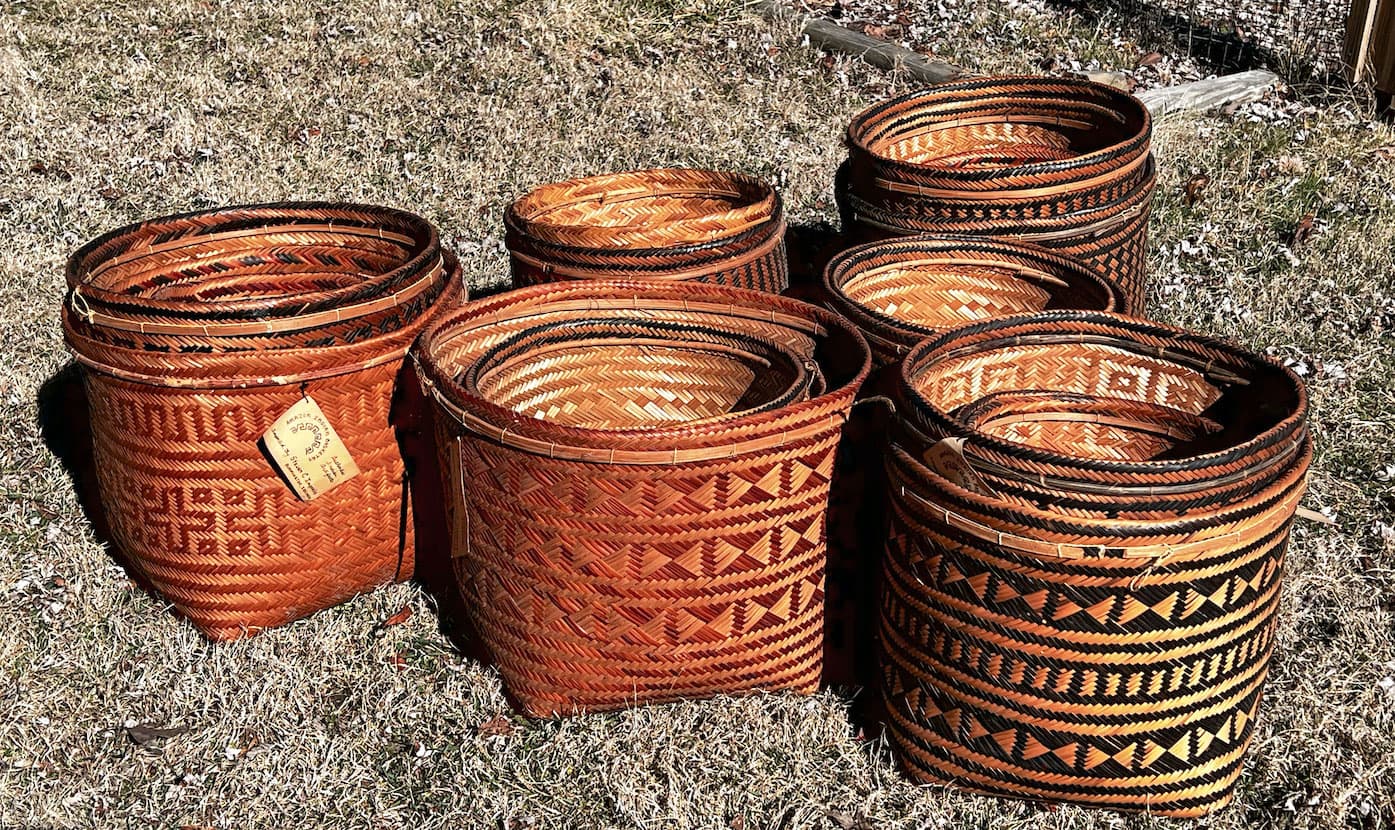 The author’s first contact with the Colombian rainforest was his purchase of 160 Amazon Indian baskets in 1976 in Bogotá. His plans at the time to visit the jungle region never materialized due to U.S. and Colombian authorities’ interests in his activities.