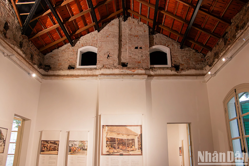 High ceiling of French Architecture (Source- Nhân dân).png