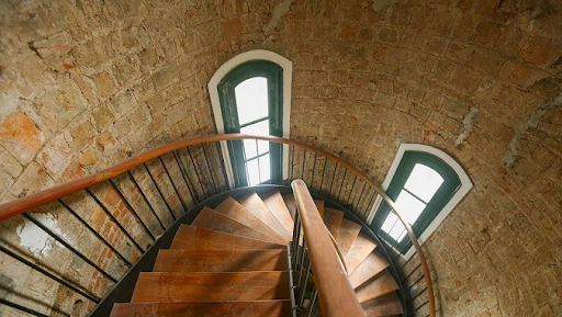 The spiral staircase in the villa .png
