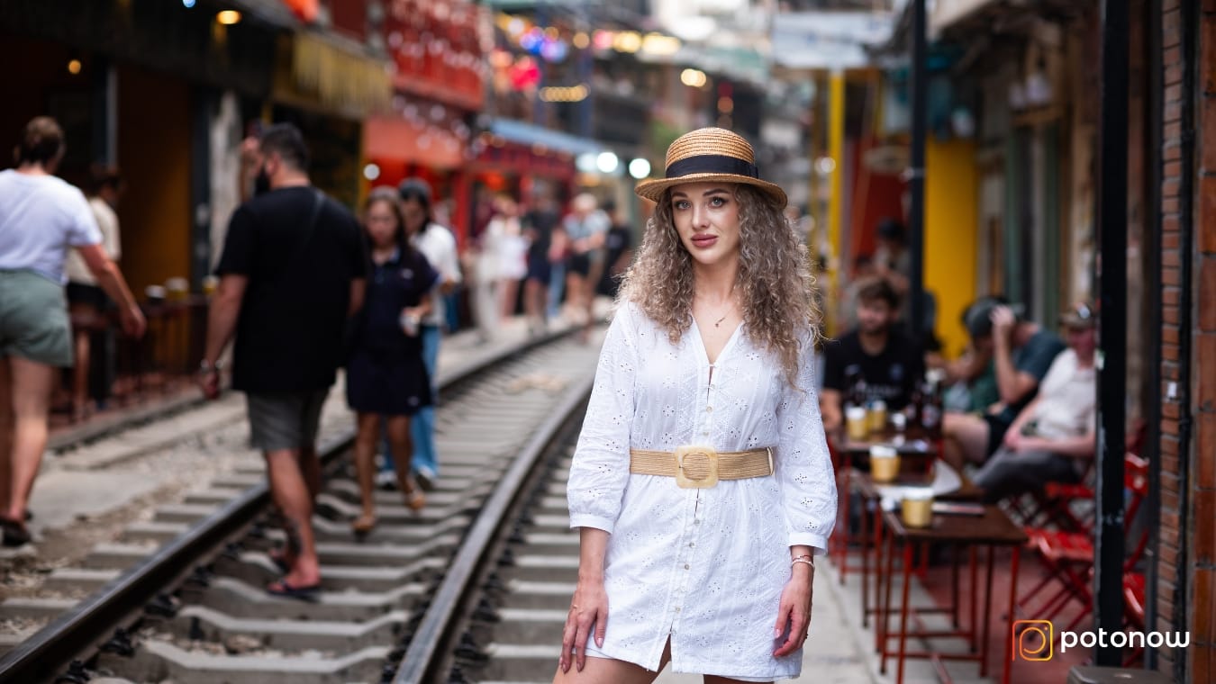 Travel Photos: 16 Poses That Actually Work