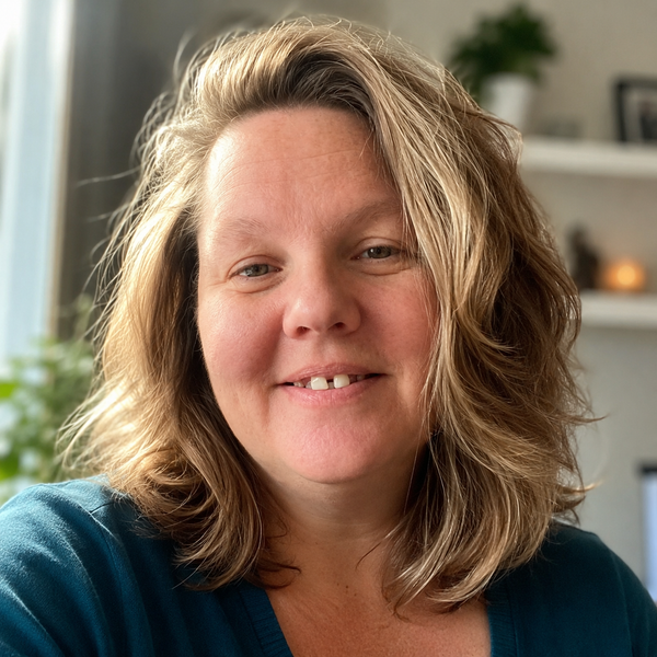 Featured Author: EJ Saunders