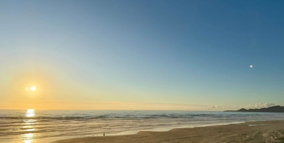 Sunset over Pacific Ocean, Newport, Oregon. Picture credit: Me!