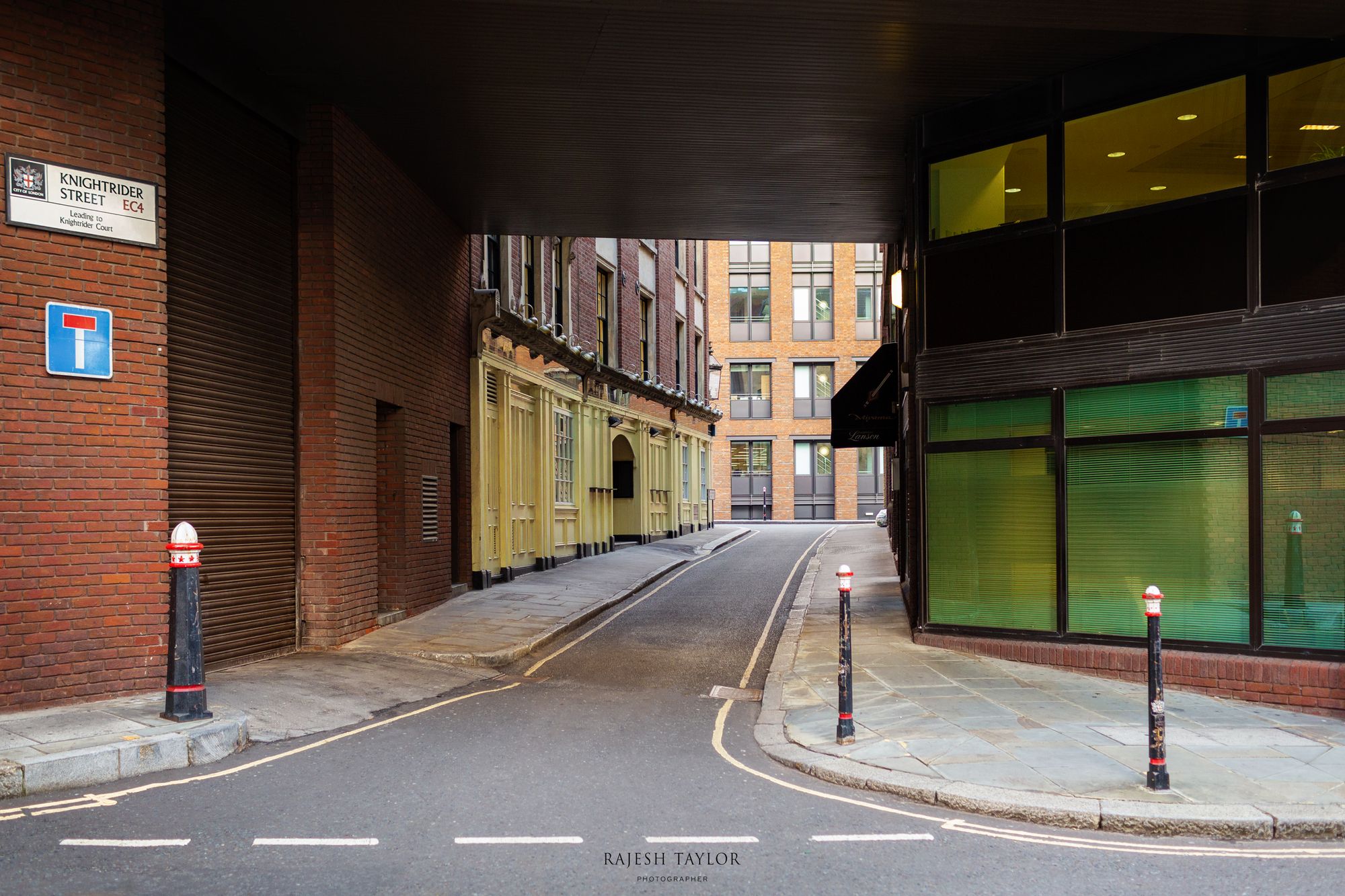 Knightrider Street underpass, City of London © Rajesh Taylor