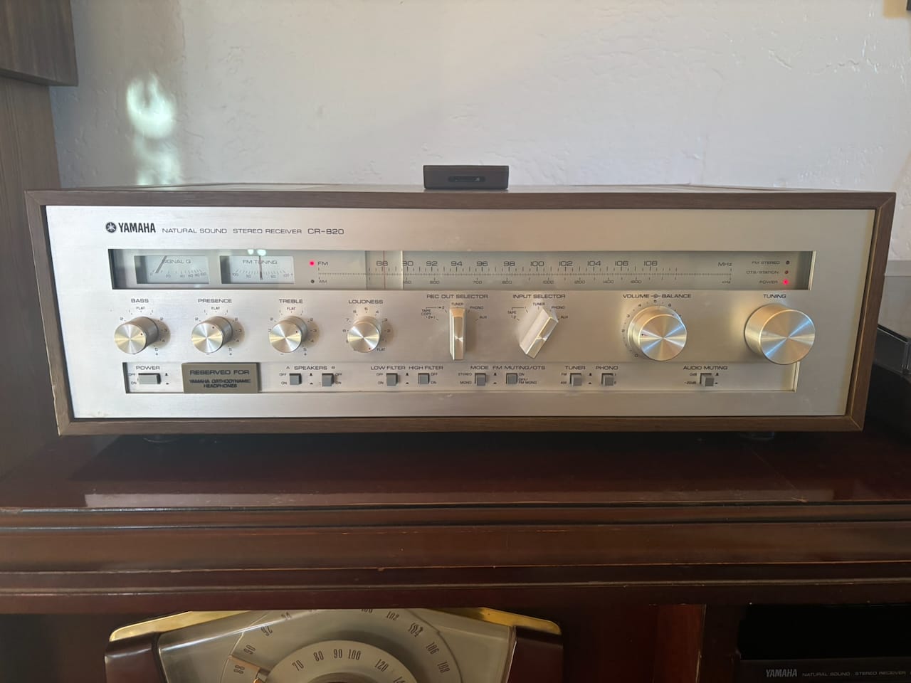 Photo of a vintage 1970s Yamaha CR-820 AM/FM Stereo Receiver
