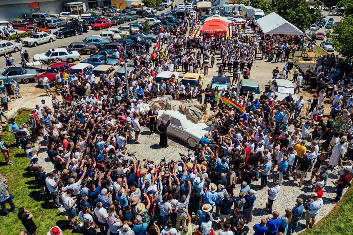Stižu oldtimeri iz cijele Hrvatske i BiH - sprema se proslava prvog rođendana spomenika Mercedesu