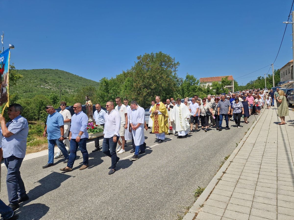 FOTO Svečano proslavljena svetkovina Presvetog Srca Isusova u Krstaticama