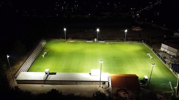 Novi reflektori na stadionu u Zmijavcima