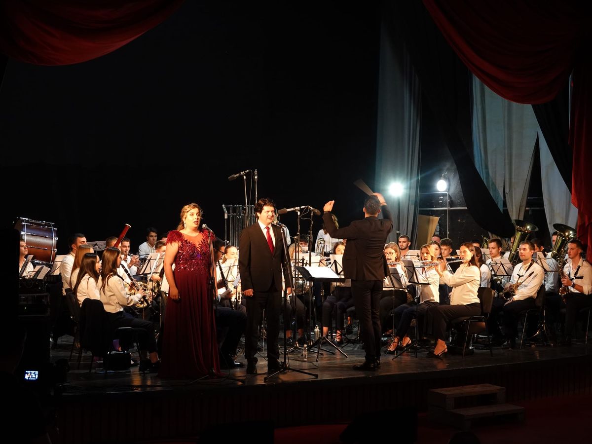 FOTO Hrvatski puhački orkestar Gradska glazba Imotski oduševio imotsku publiku, nagrađeni dugotrajnim pljeskom i ovacijama