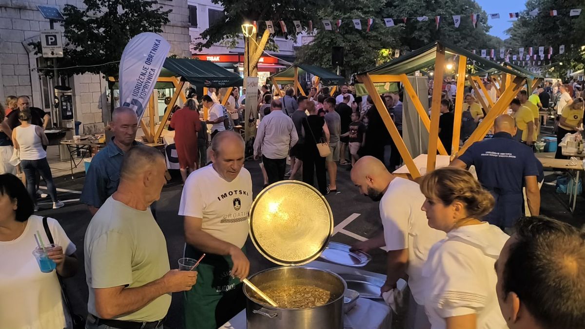 FOTO/VIDEO Raskošna gastro večer u Imotskom: Jela za svačiji ukus od Vukovara do Dubrovnika