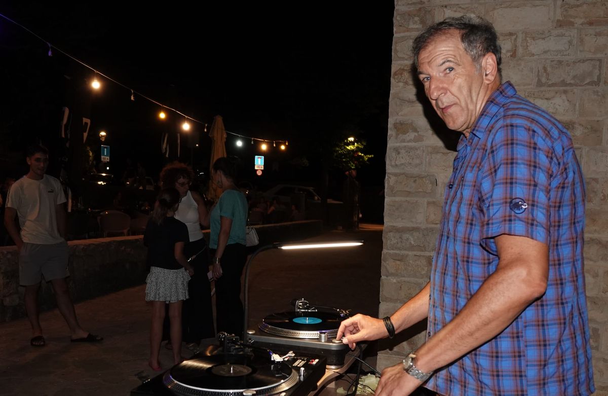 Nostalgija Vinyla na Modrom jezeru, glazba za sve generacije