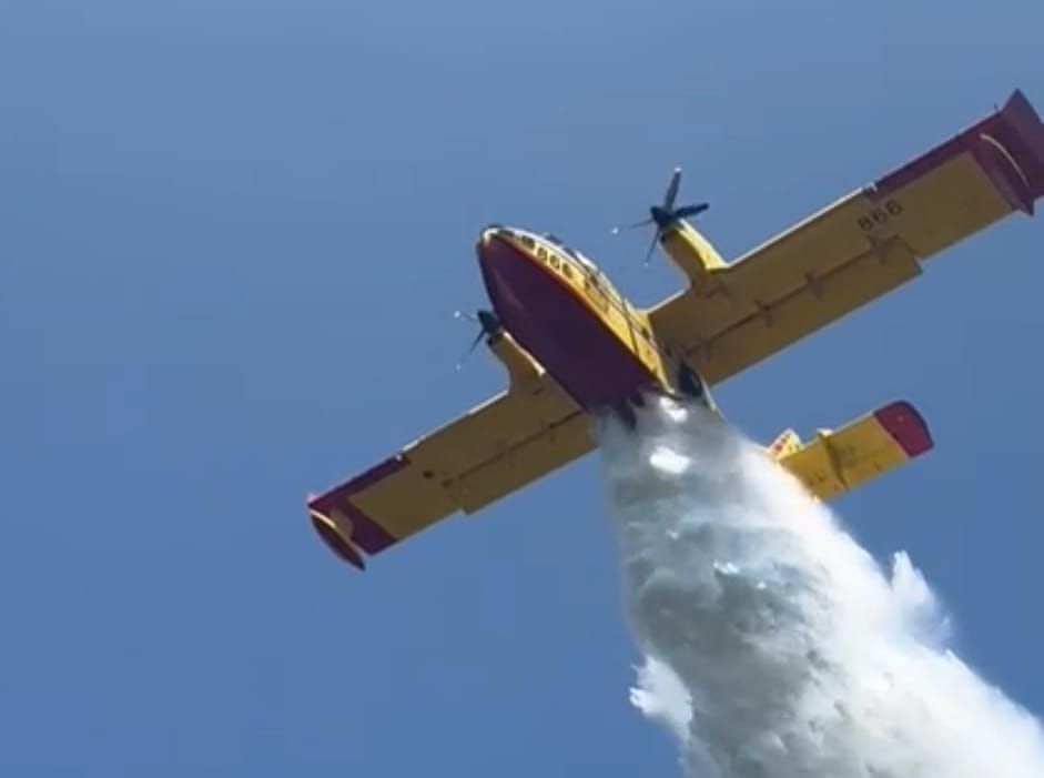 VIDEO: Požar u Gornjem Prološcu stavljen pod kontrolu, u gašenju sudjelovao i kanader