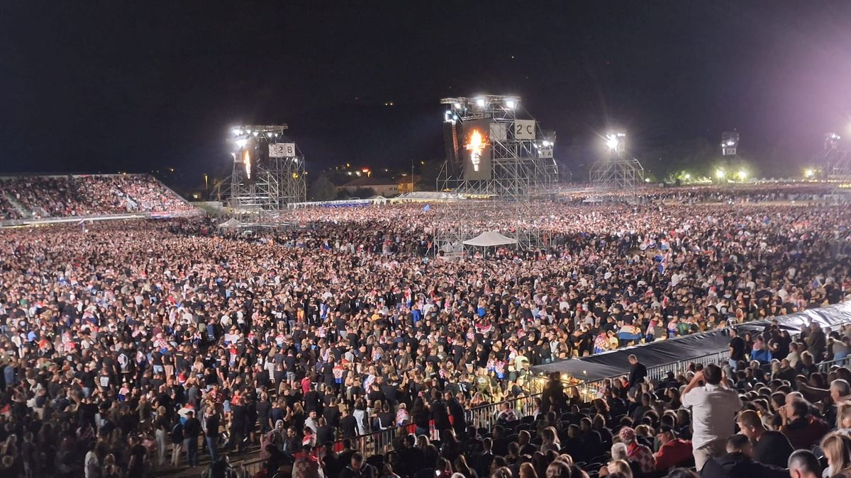 FOTO: Spektakl je spreman, obožavatelji čekaju početak koncerta