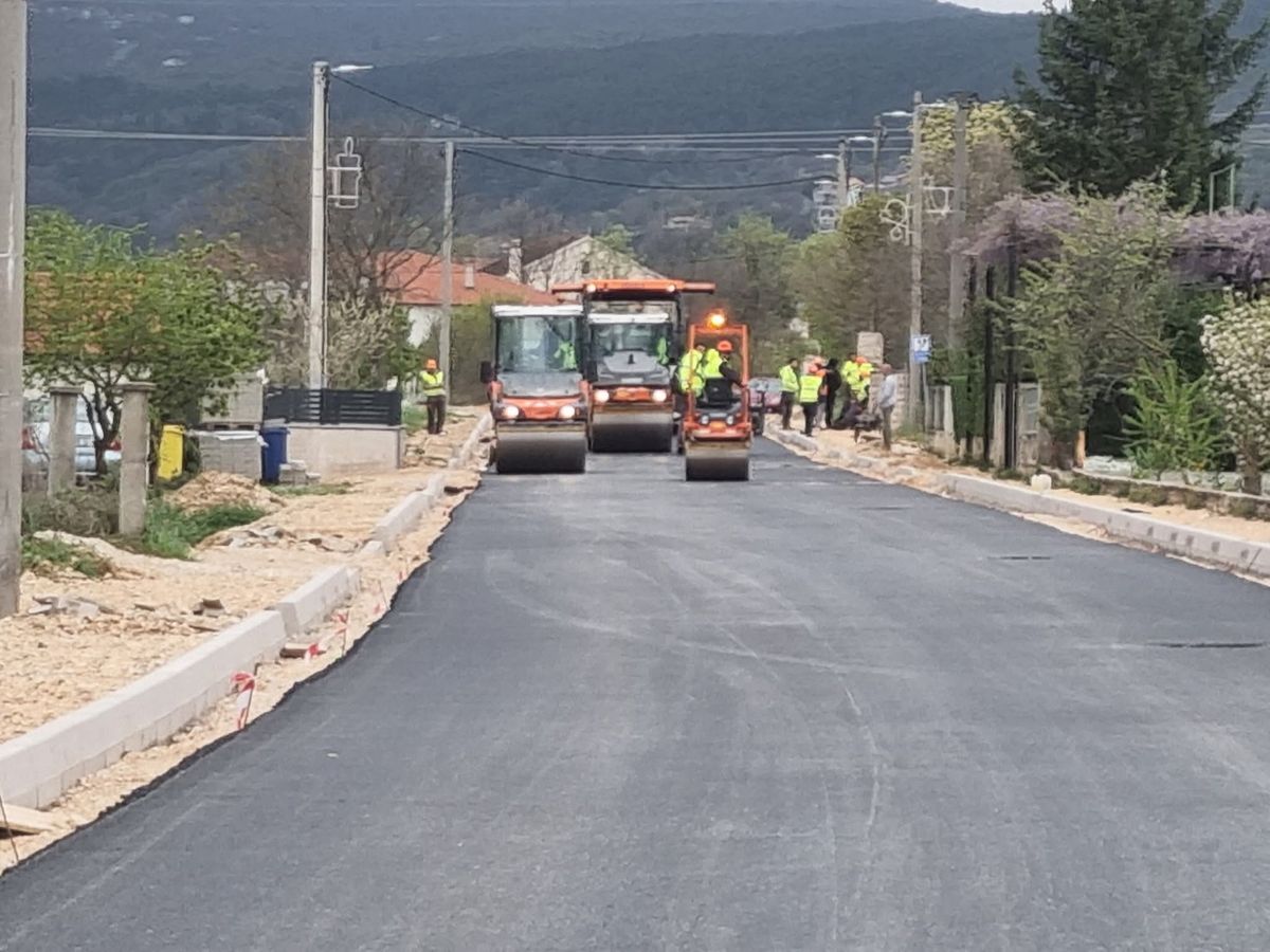 Proložani i to dočekali,   kreće asfaltiranje od Mosta do Vrljike