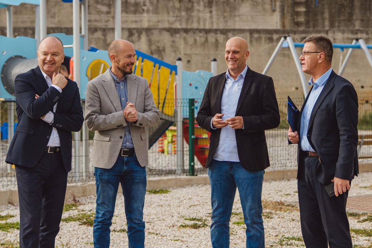 Ministar Šipić posjetio Zmijavce: "I dalje ćemo pružati snažnu potporu općini koja bilježi pozitivan prirodni prirast"