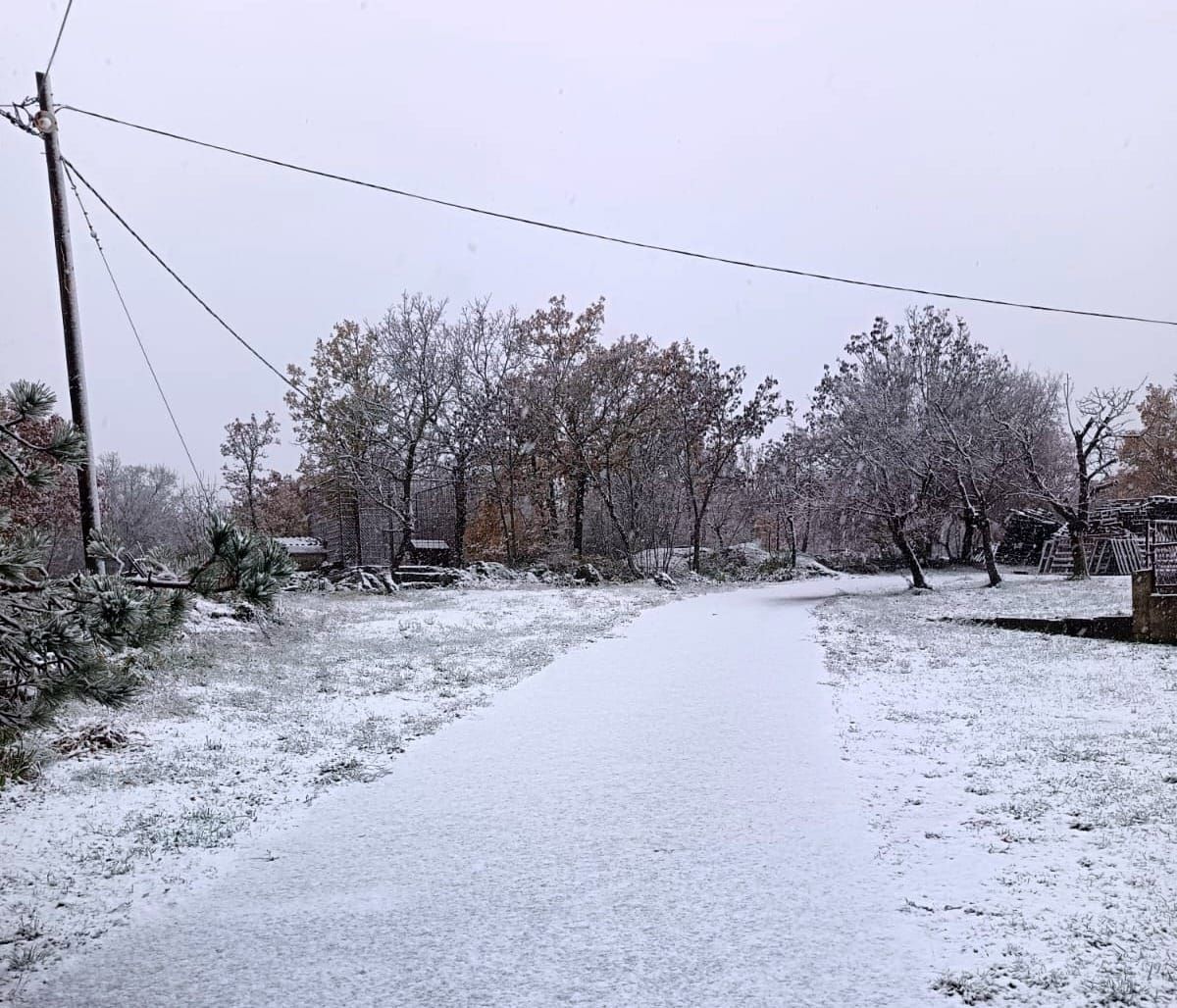 FOTO/VIDEO Zabijelili se viši predjeli Imotske krajine - bez zimske opreme ne krećite na put
