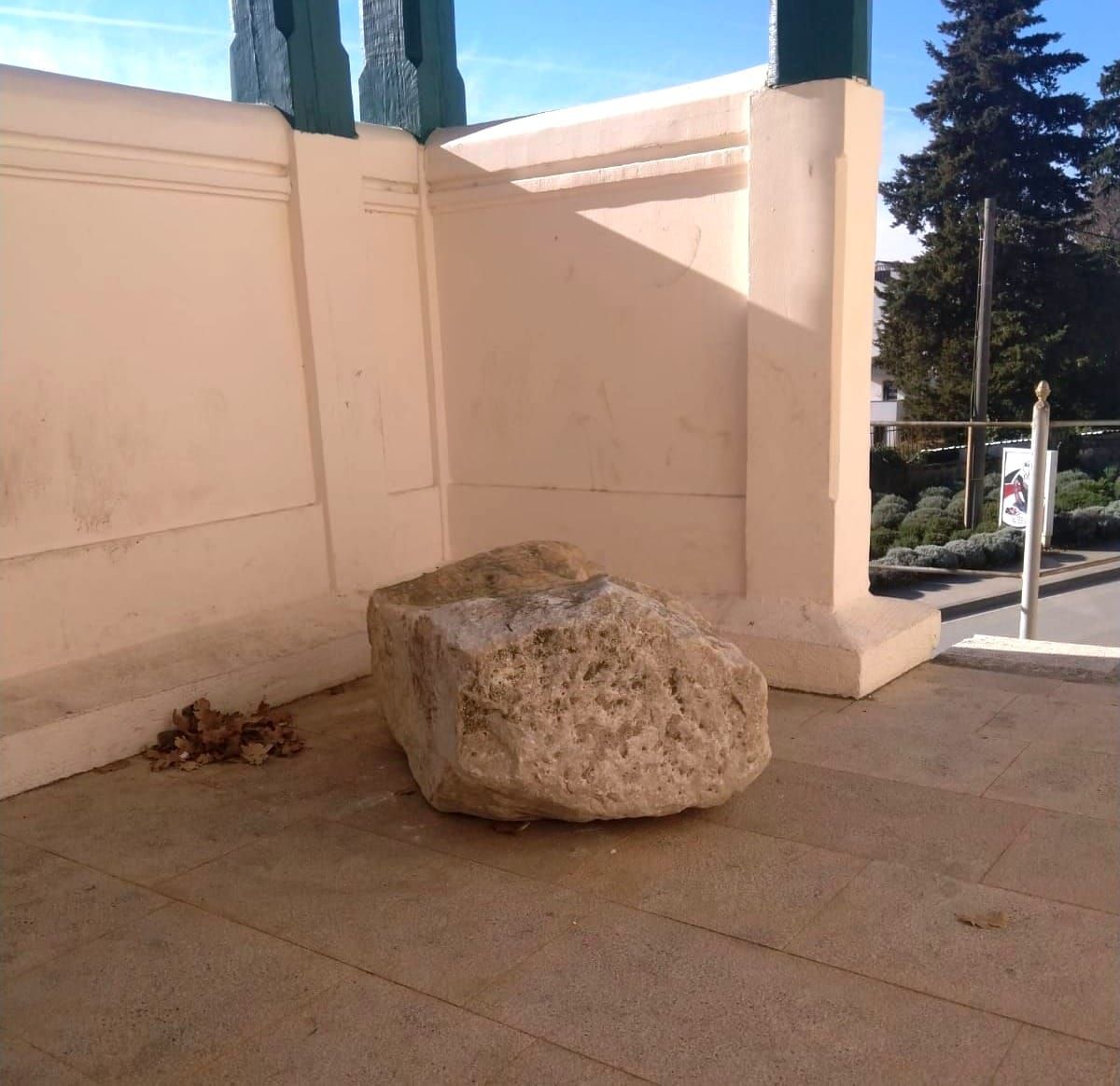 VANDALIZAM U IMOTSKOM Oštećen muzejski artefakt ispred Zavičajnog muzeja